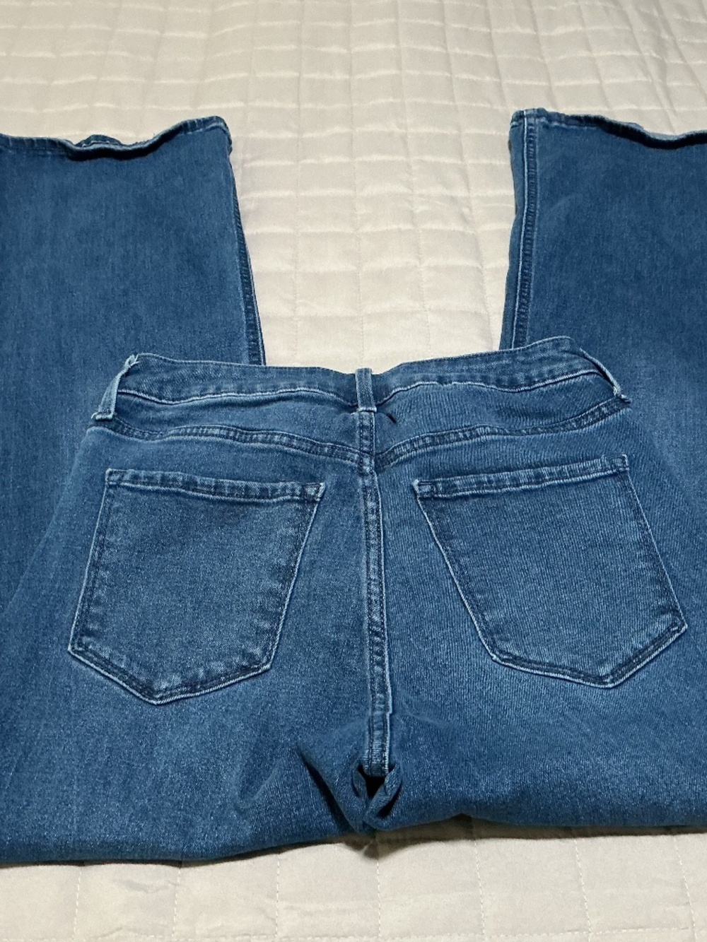 Old Navy High-Rise Wow Flare jeans - 6